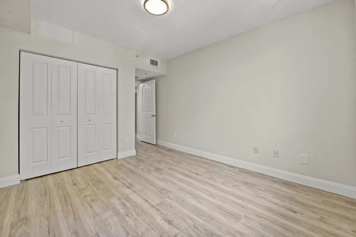 24 Bedroom 02
