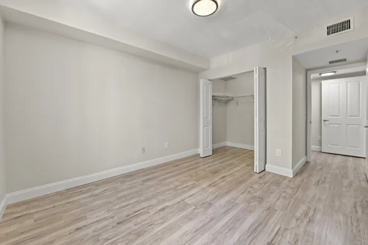 25 Bedroom 03