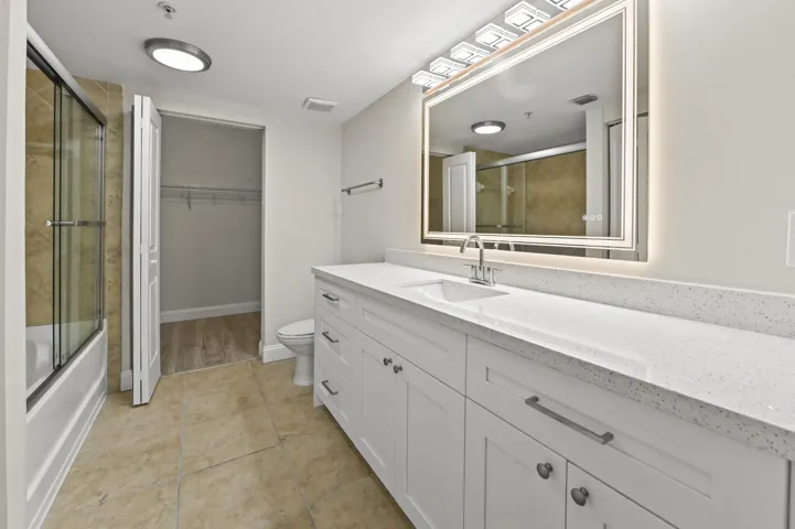 19 Bathroom 01