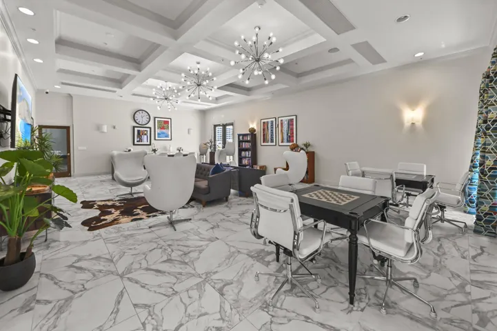36 Clubhouse 01