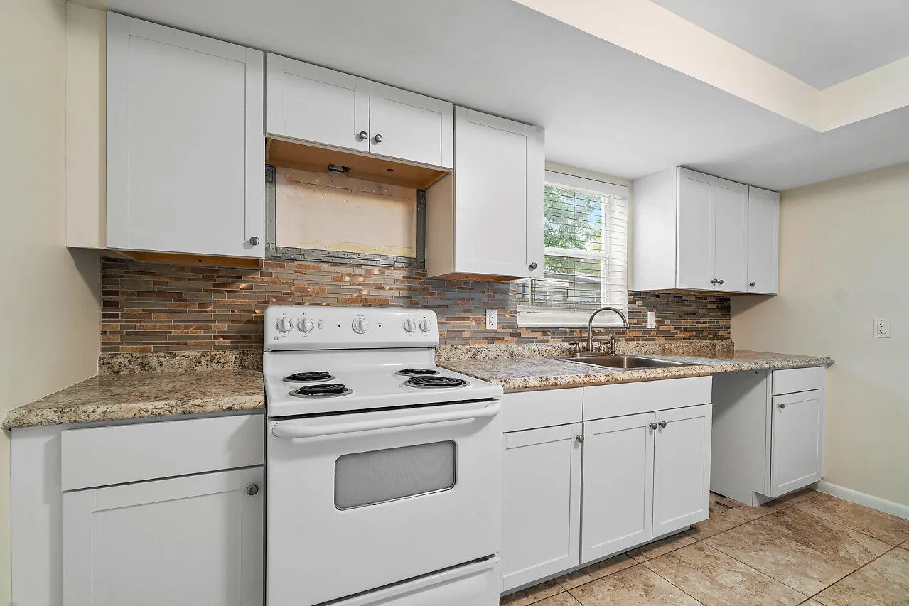 012-701NESeventhAve-DelrayBeach-FL-small