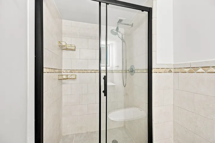 24-web-or-mls-18021-biscayne-blvd-901