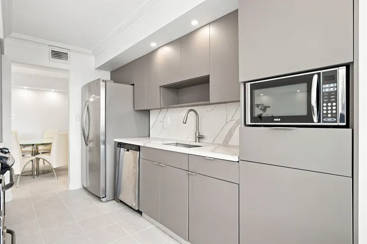 11-web-or-mls-18021-biscayne-blvd-901