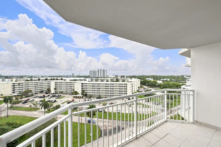 26-web-or-mls-18021-biscayne-blvd-901