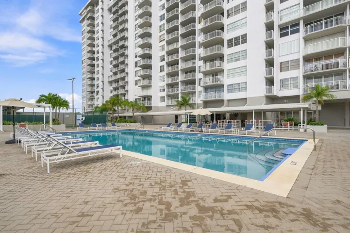 33-web-or-mls-18021-biscayne-blvd-901