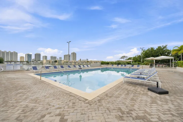 32-web-or-mls-18021-biscayne-blvd-901