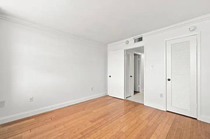 22-web-or-mls-18021-biscayne-blvd-901