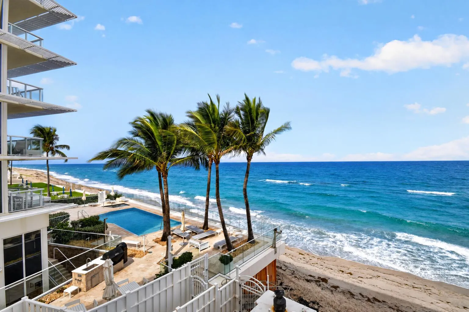 Oceanfront Balcony-Palm View