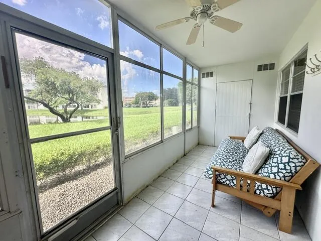 Enclosed Patio W/LAKE VIEW