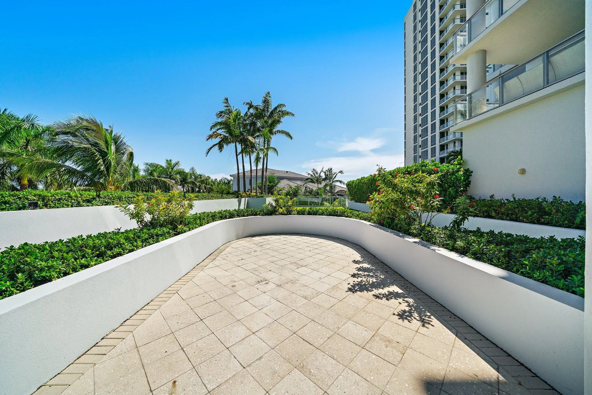 095-1WaterClubWay-301-NorthPalmBeach-SMA
