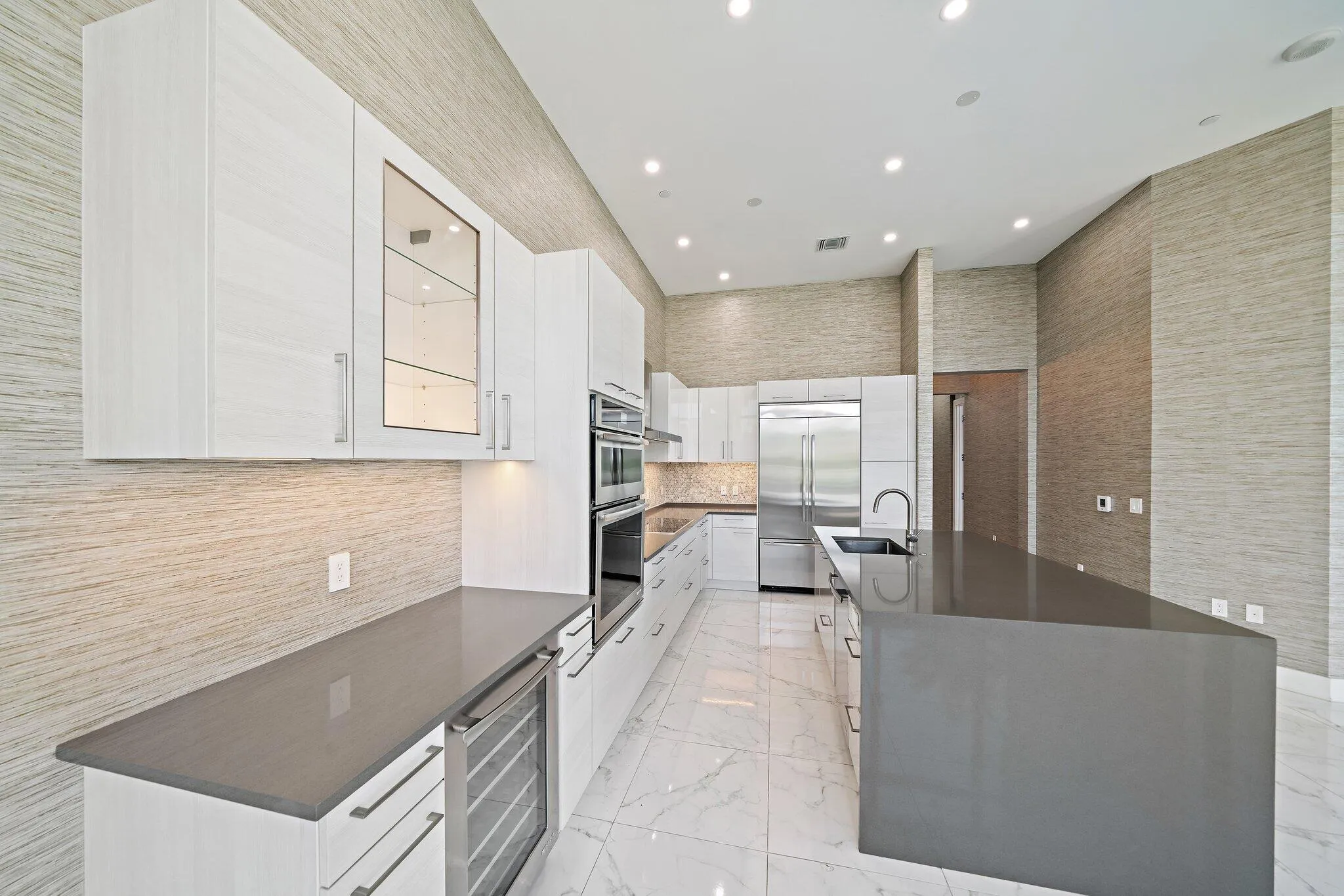 049-1WaterClubWay-301-NorthPalmBeach-SMA