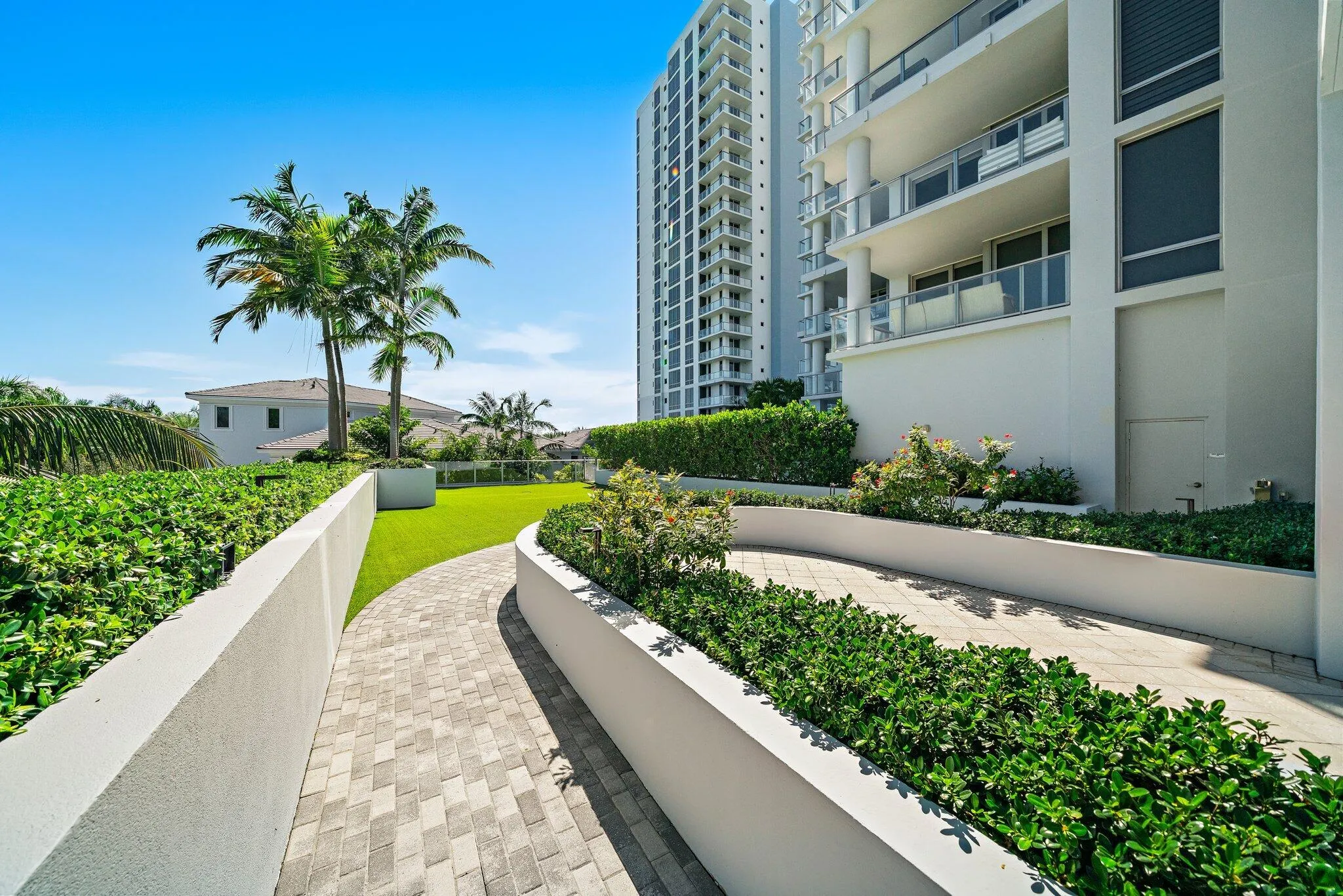 098-1WaterClubWay-301-NorthPalmBeach-SMA