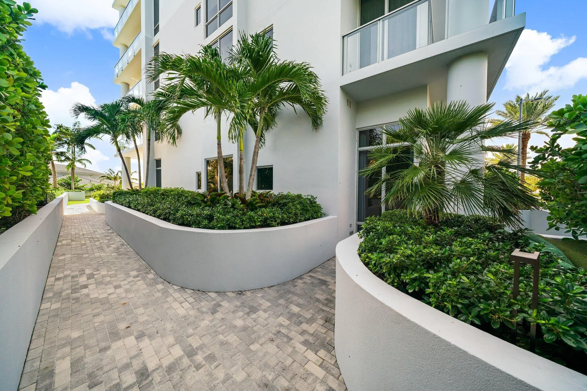 090-1WaterClubWay-301-NorthPalmBeach-SMA