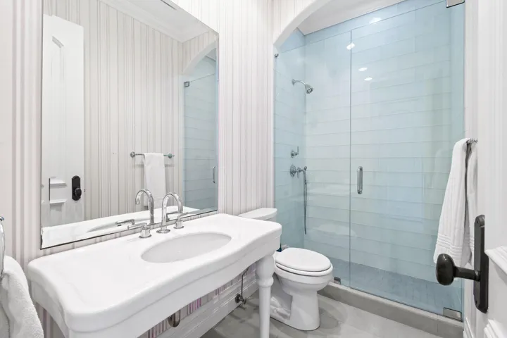 Guest Bathroom 2