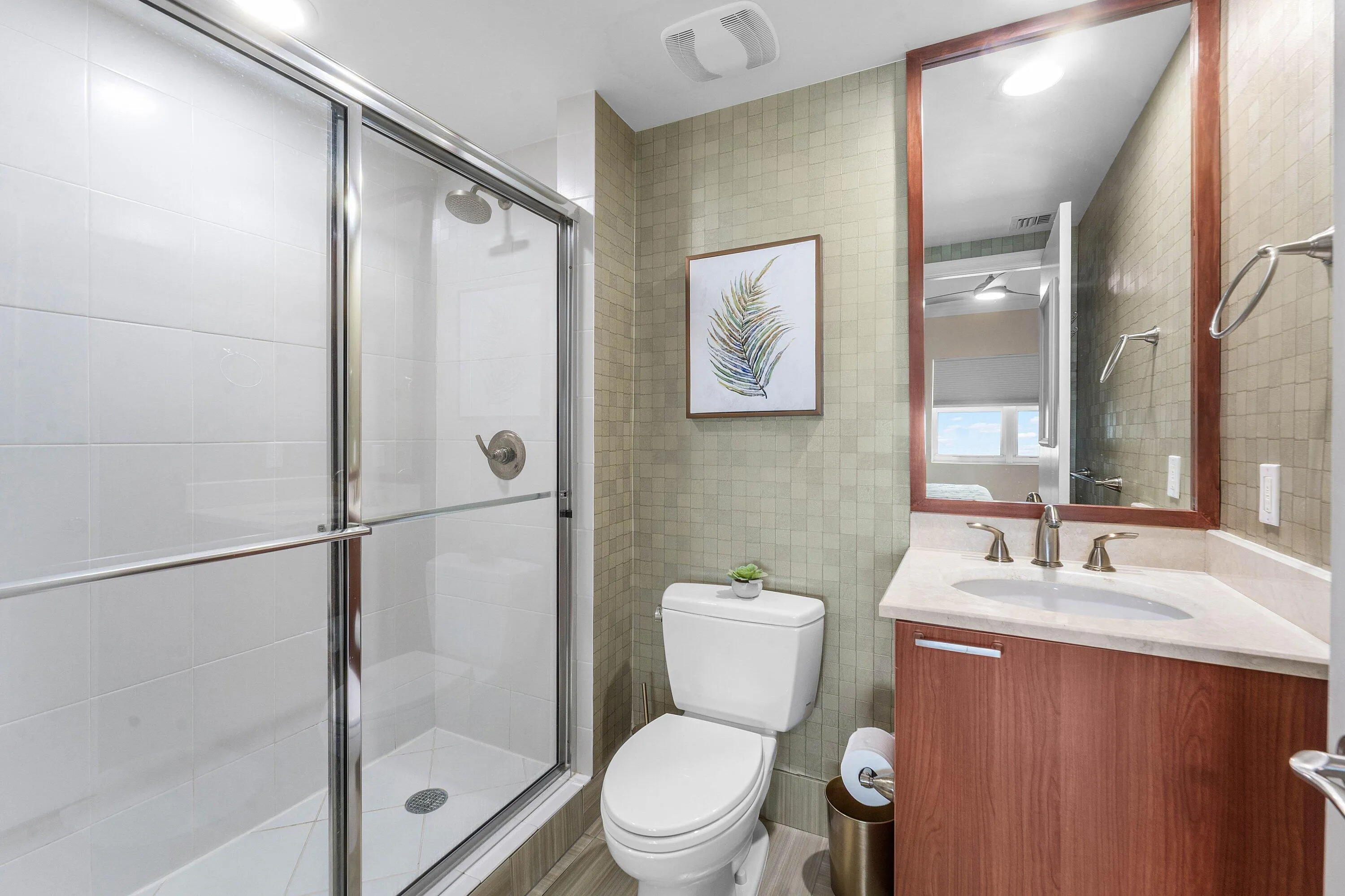 Guest #1 Ensuite Bath