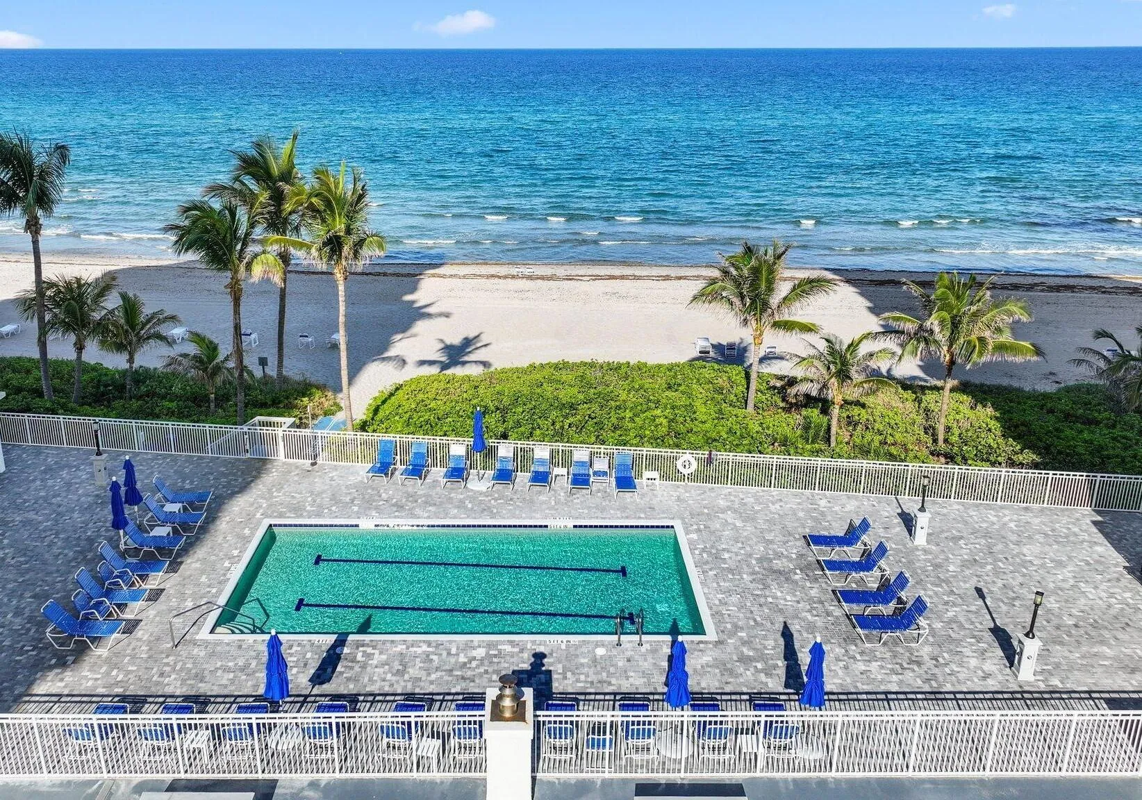 Pool & Beach Areal