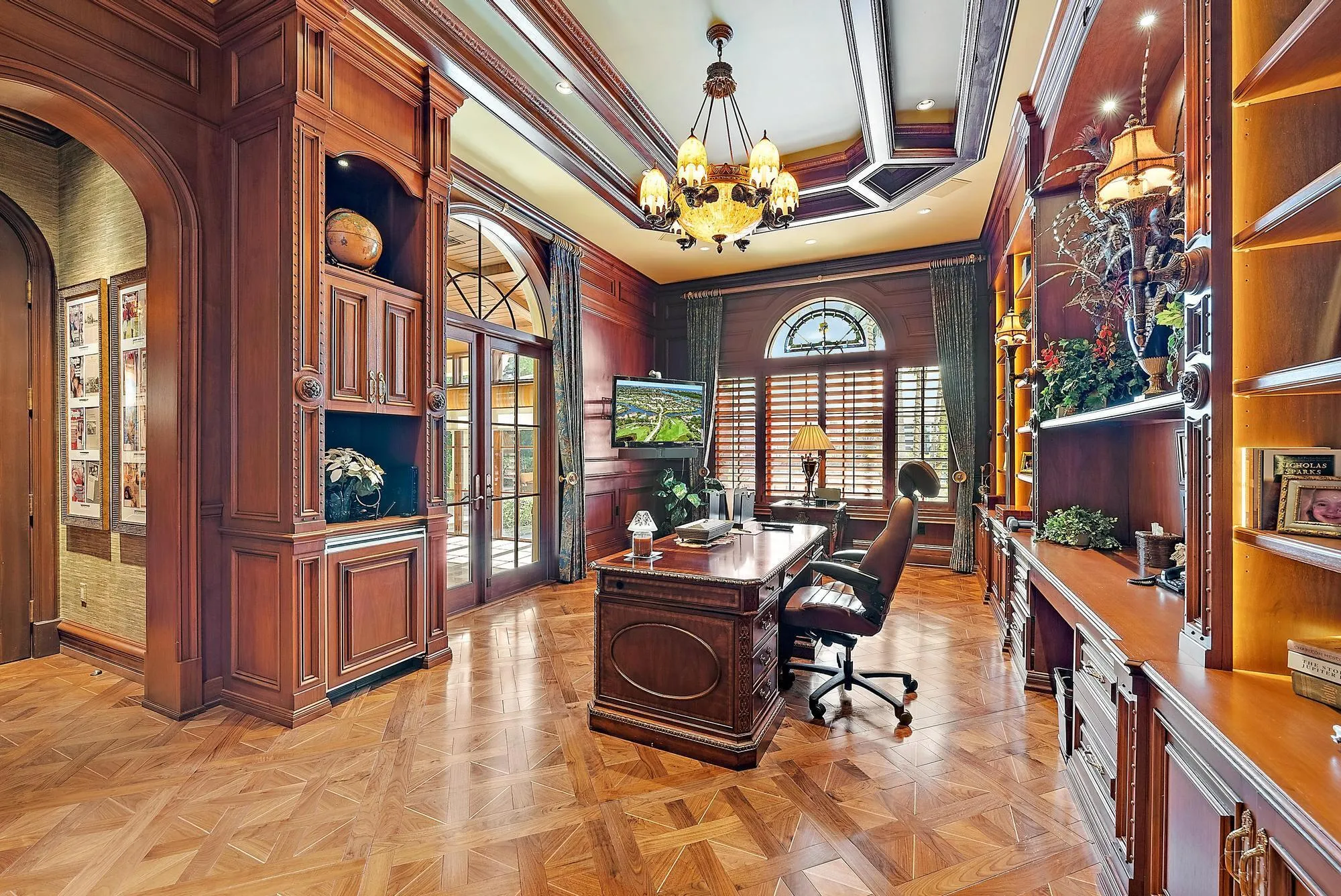 2330 Seven Oaks Ln-32