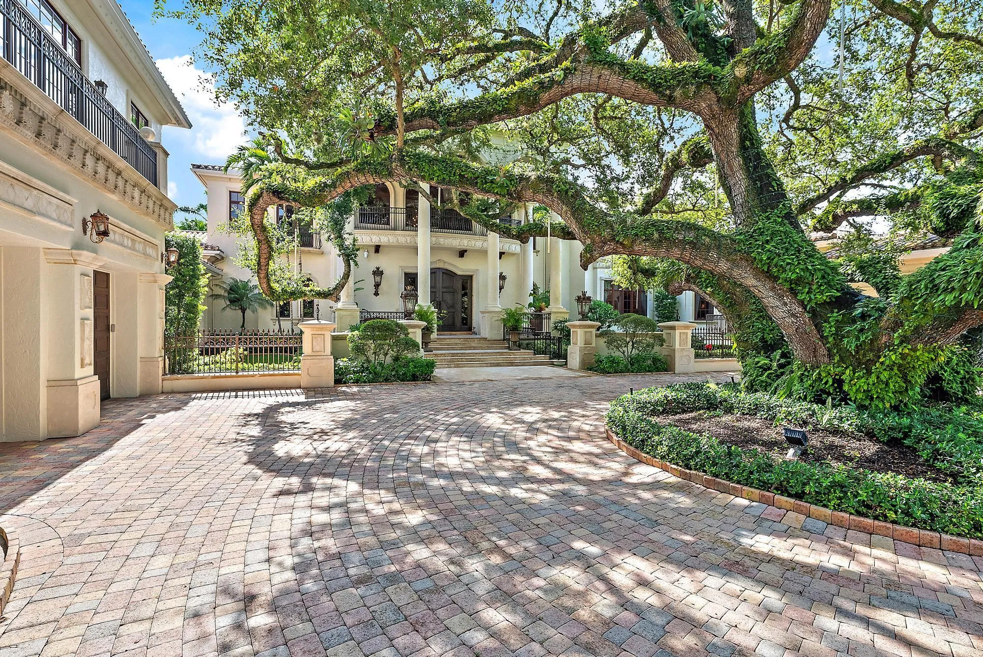 2330 Seven Oaks Ln-7