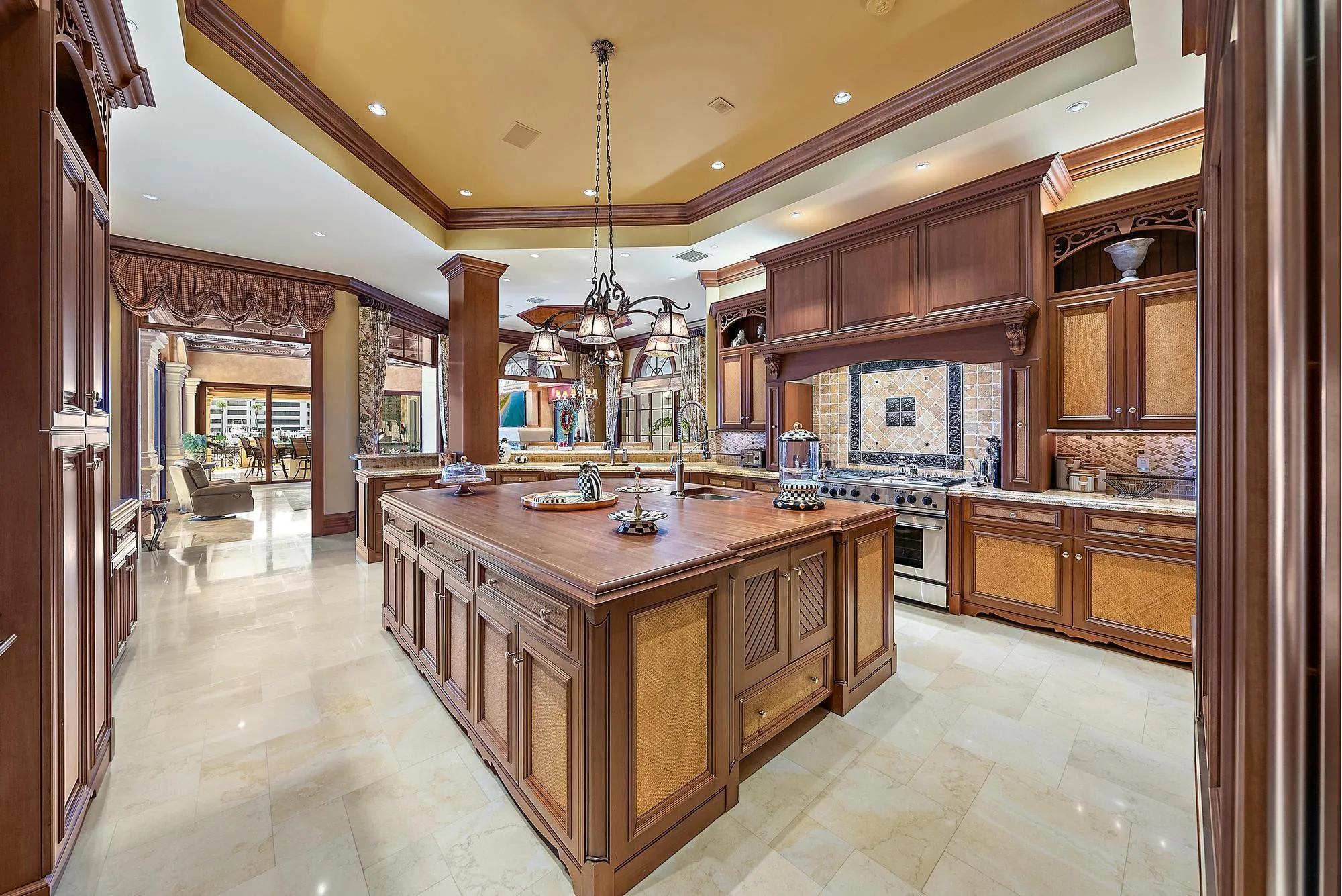 2330 Seven Oaks Ln-43