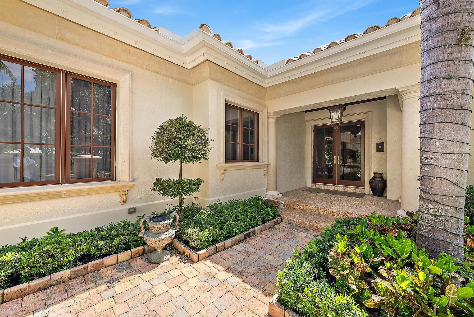 2330 Seven Oaks Ln-104