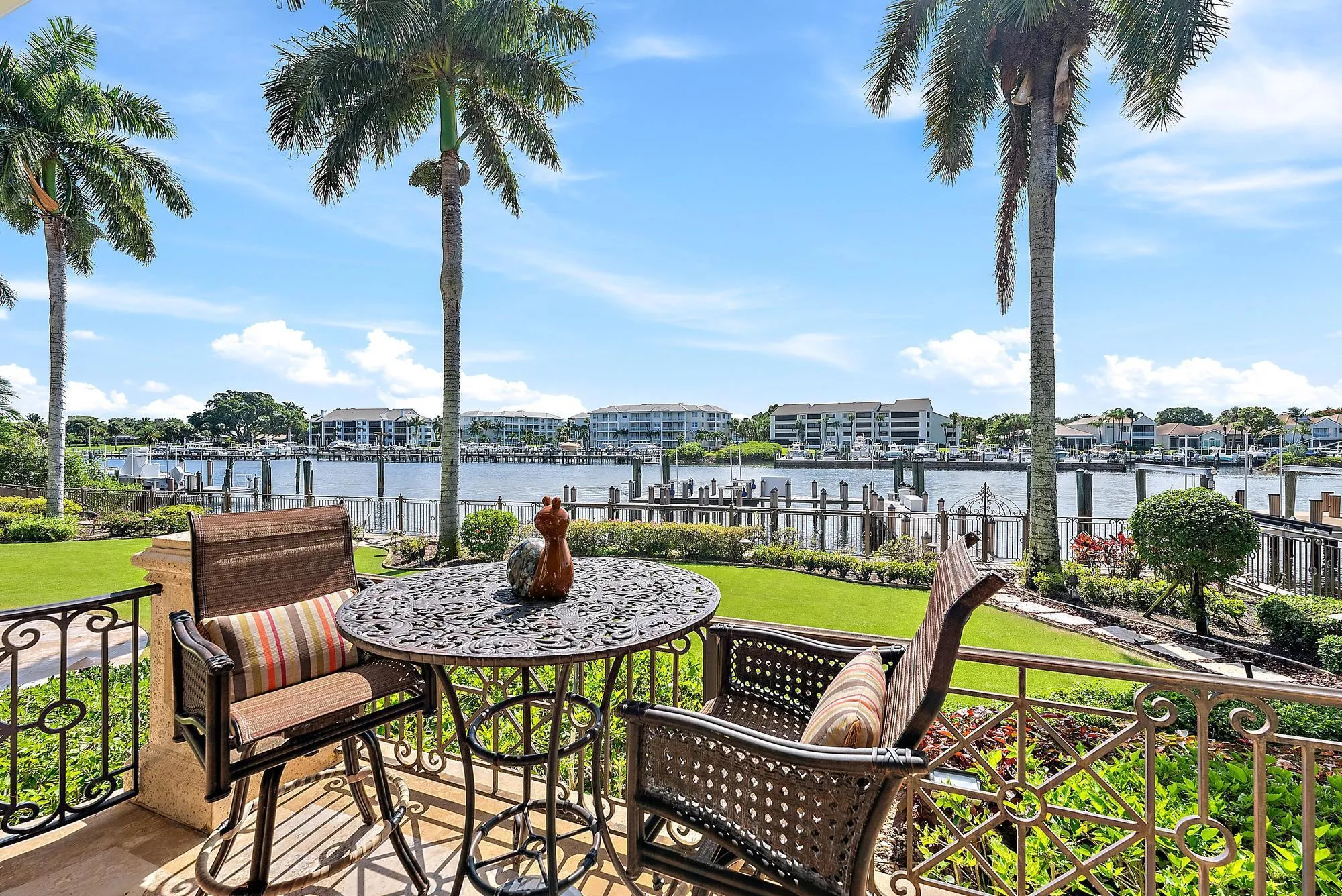 2330 Seven Oaks Ln-27