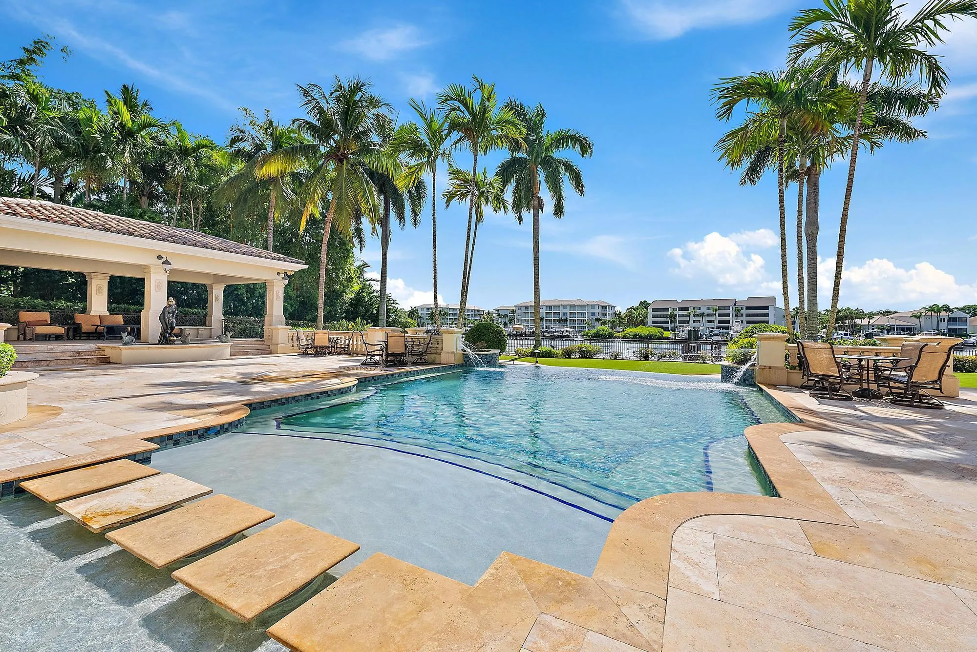 2330 Seven Oaks Ln-20