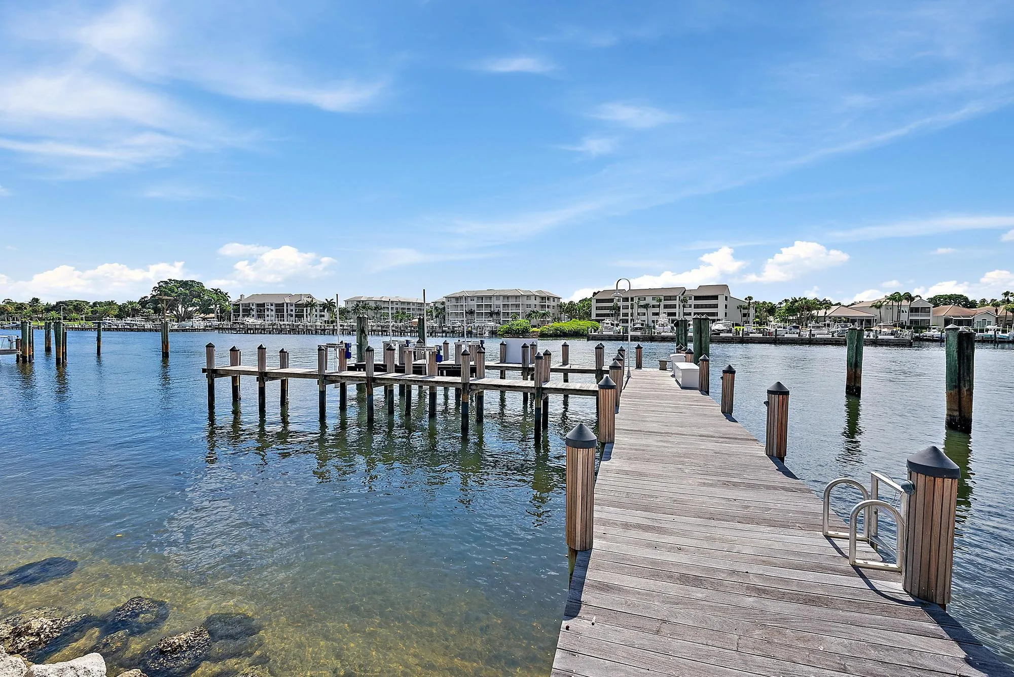 2330 Seven Oaks Ln-28