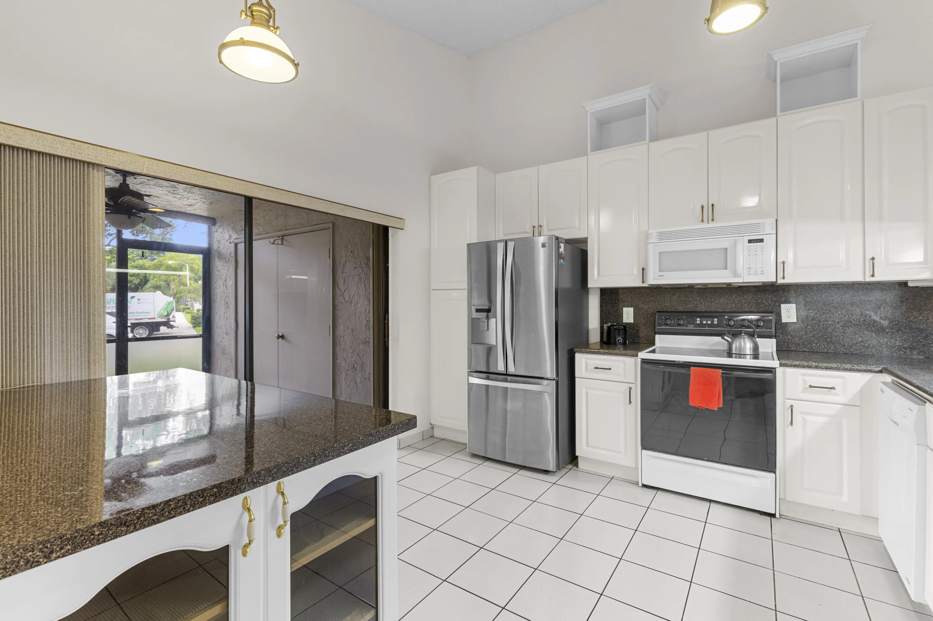 kitchen w island