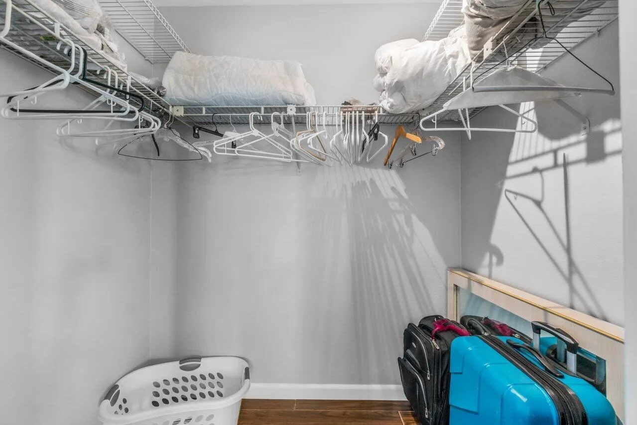 walk in closet