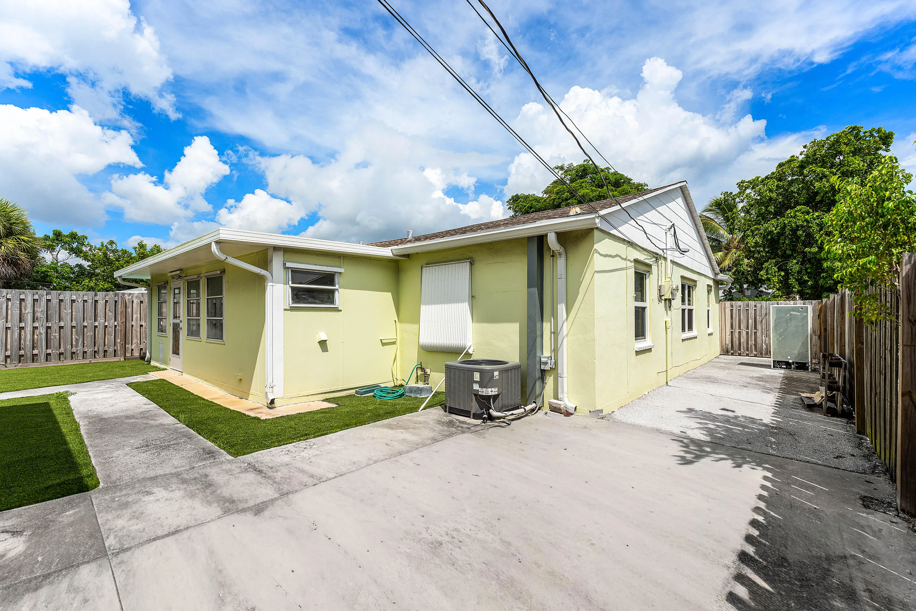 030-318WestMangoStreet-Lantana-FL-33462-