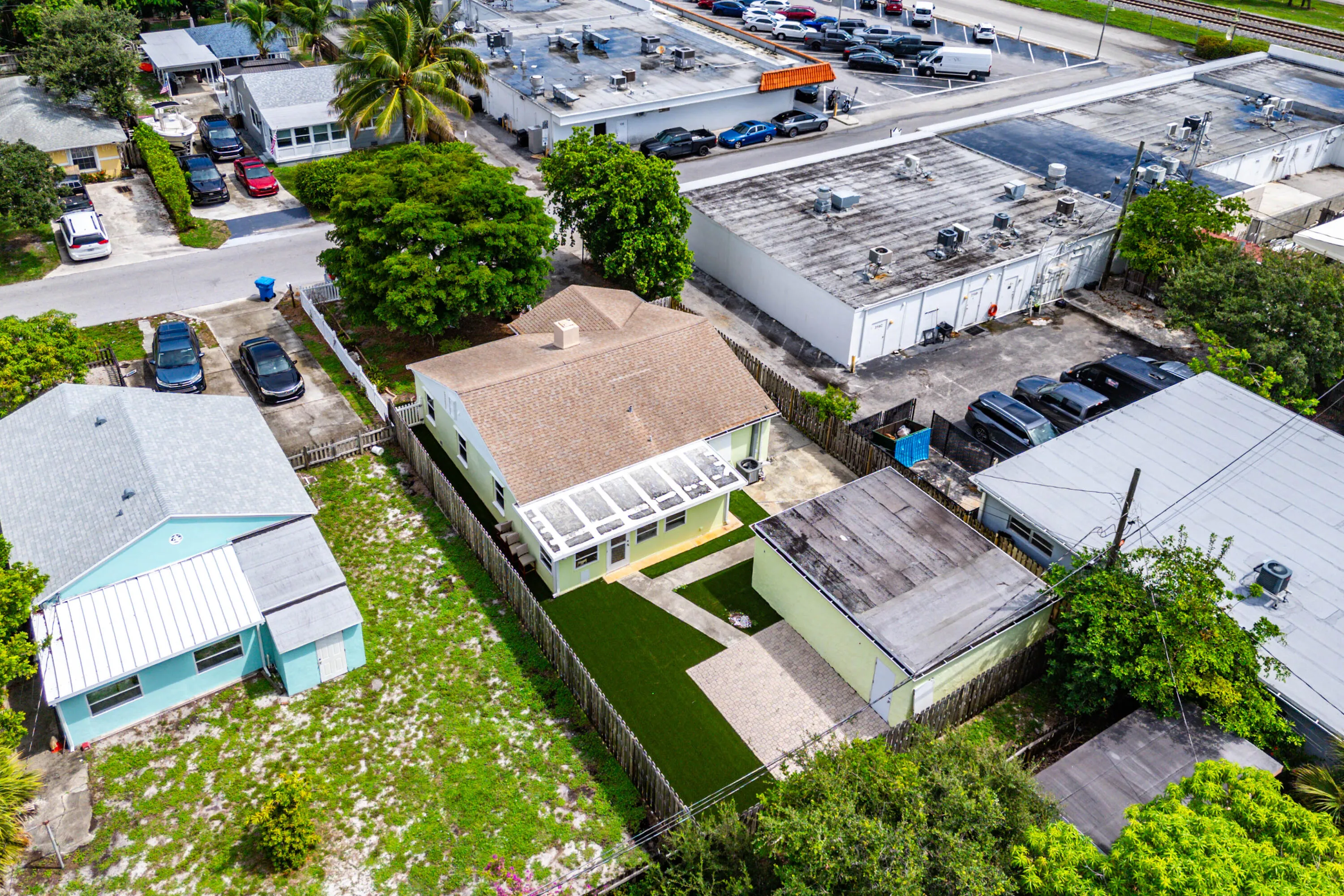 032-318WestMangoStreet-Lantana-FL-33462-