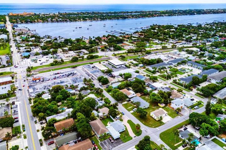 048-318WestMangoStreet-Lantana-FL-33462-