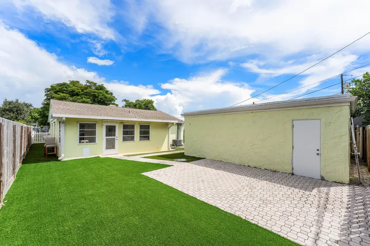 027-318WestMangoStreet-Lantana-FL-33462-