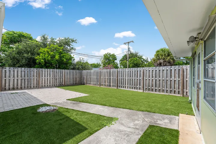 029-318WestMangoStreet-Lantana-FL-33462-