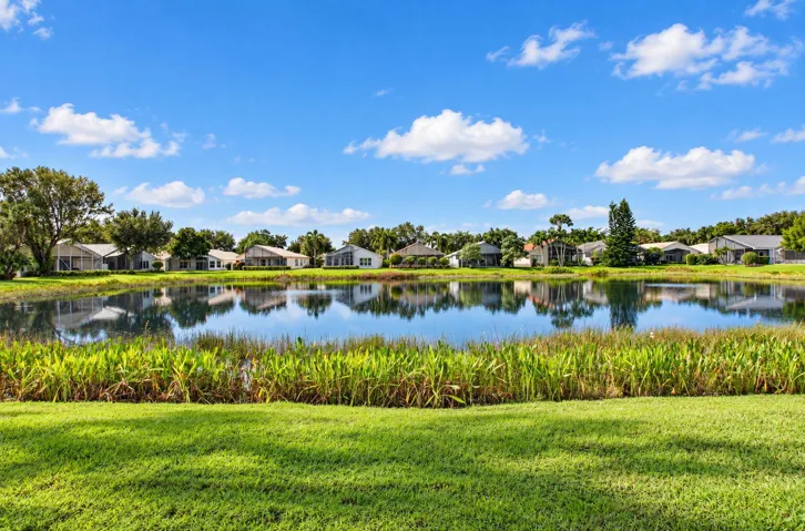 Lake view home Valencia Isles