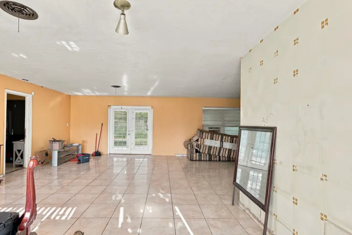 7_7. living area
