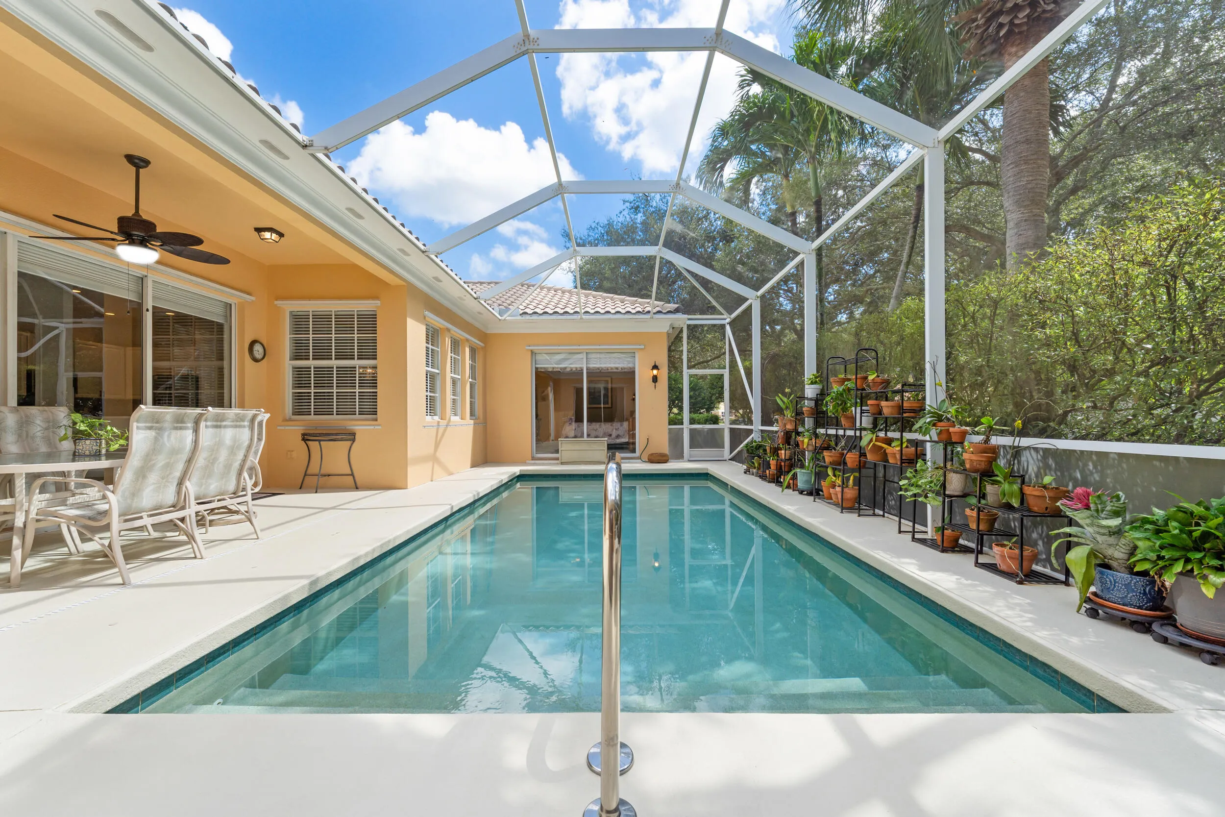 Screened in Pool