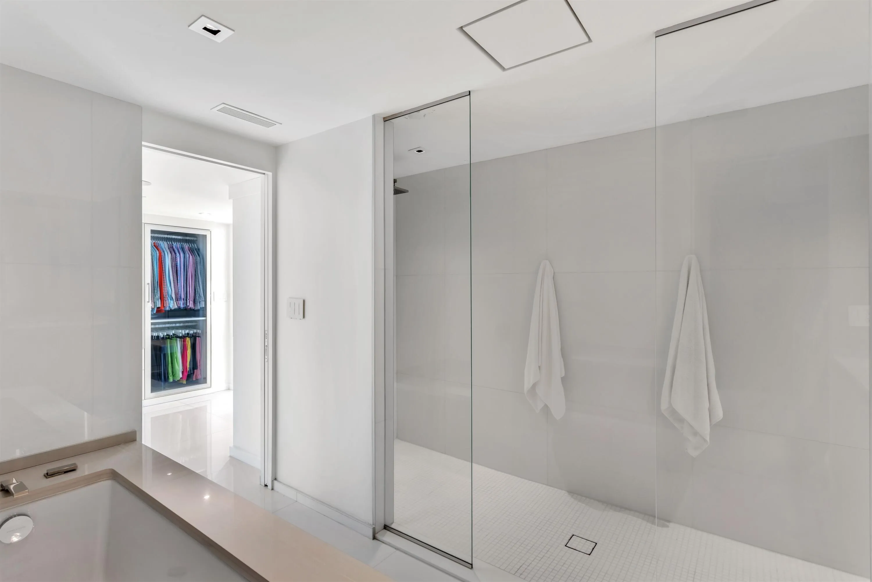 PRIMARY_BATHROOM_TO_WALK_IN_CLOSET_EB