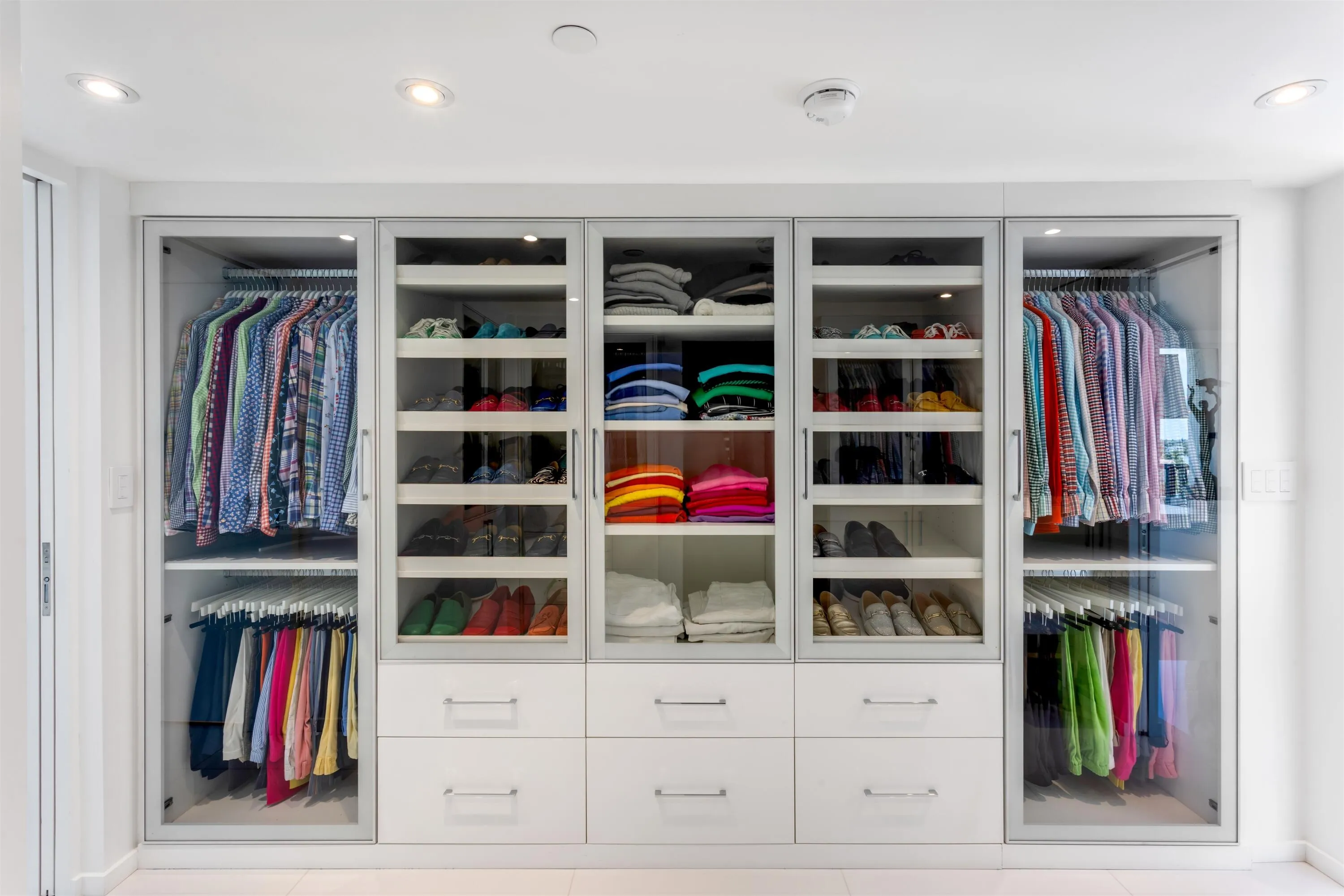 WALK_IN_CLOSET_STRAIGHT_EB