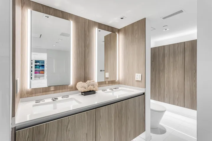 PRIMARY_BATHROOM_ANGL_EB