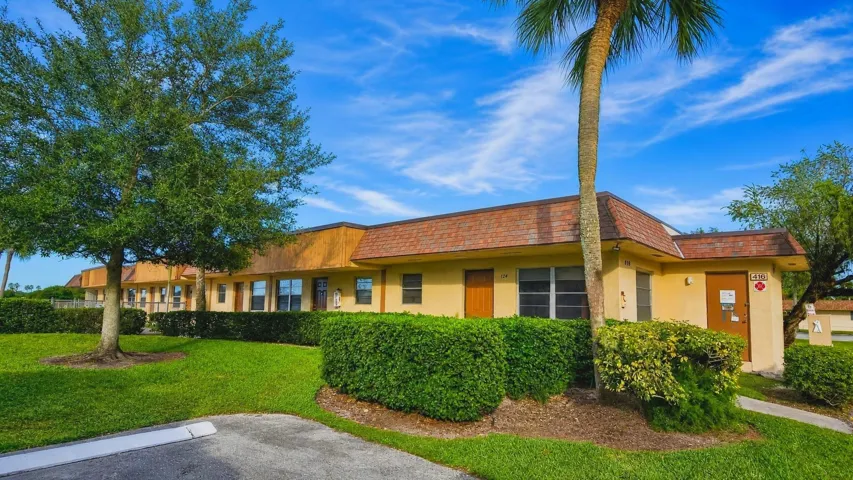 01_416_Lakeside_Dr_Exterior_Front_16x9
