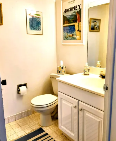 7 Guest Bathroom