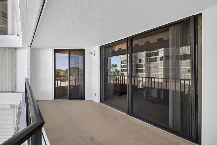 LARGE BACLONY OFF MASTER BEDROOM