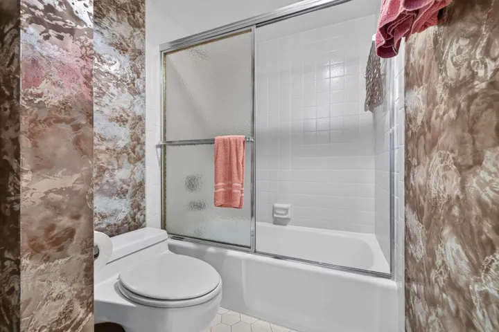 GUEST BATH WITH TUB SHOWER COMBO