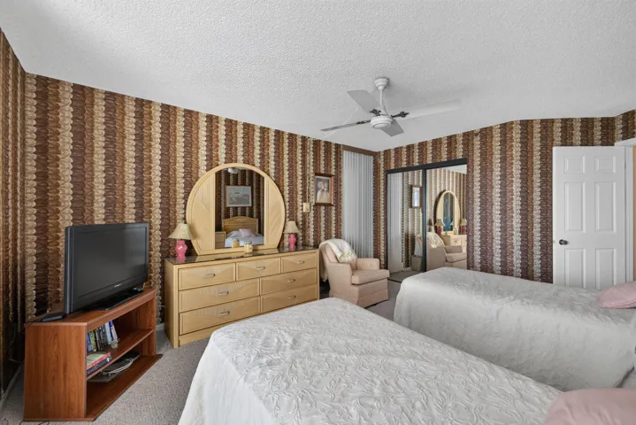 BEDROOM 2........