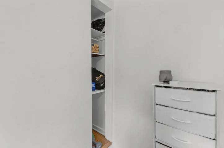 Storage in guest room 1