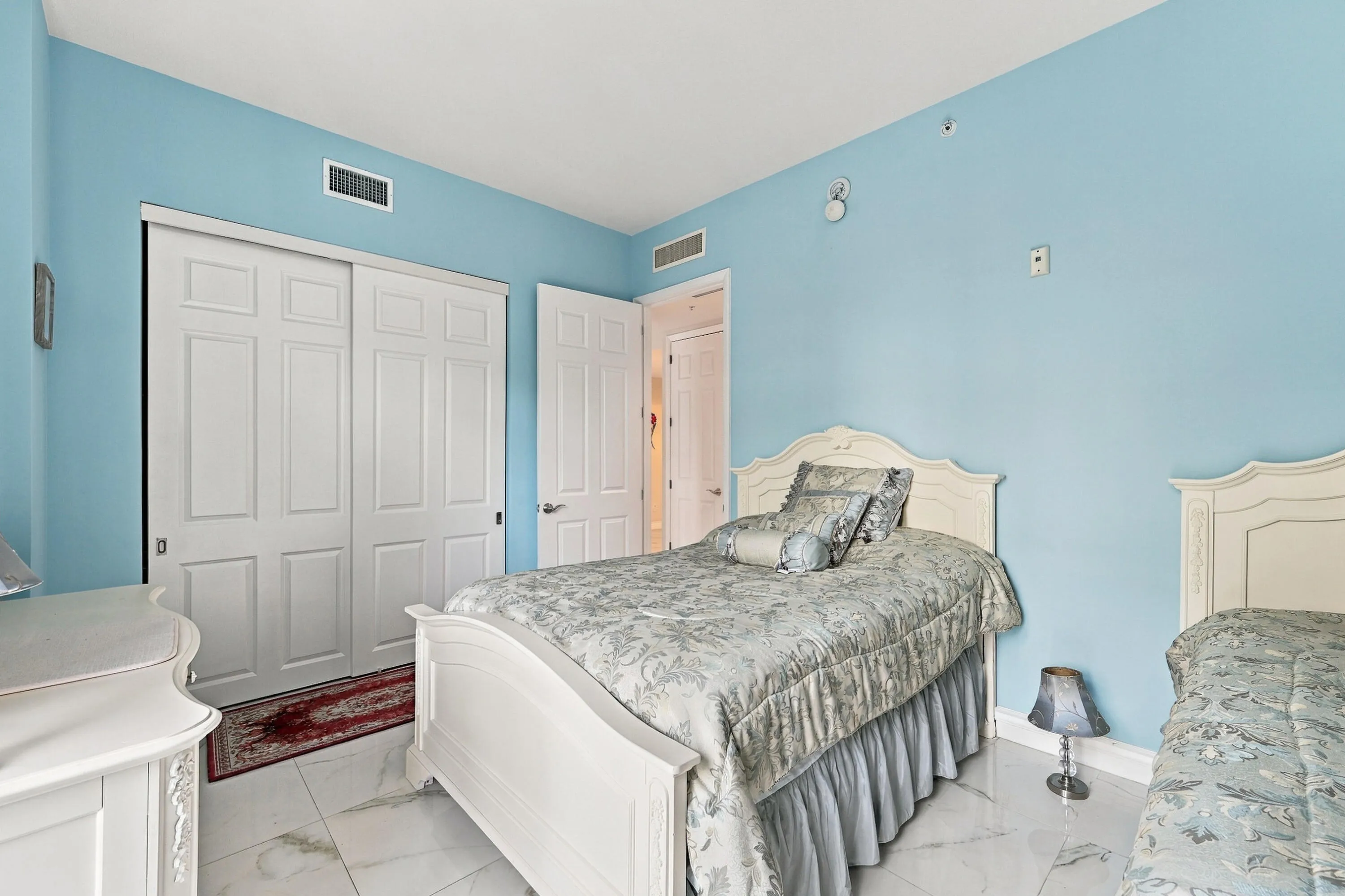 23_bedroom