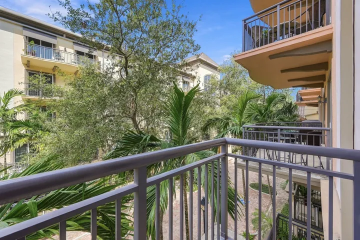 31_balcony