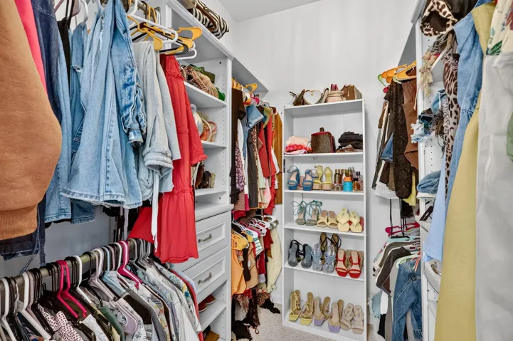 Walking Closet