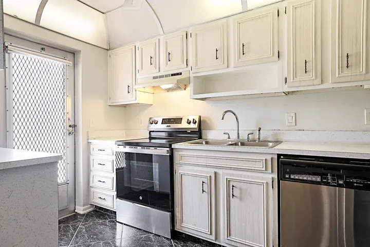 4502 N Federal Hwy Unit 125 Kitchen-1